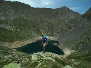 65 Sara con vista sul Pizzo di Cigola e sul cuore  del  Lago del Diavolo...